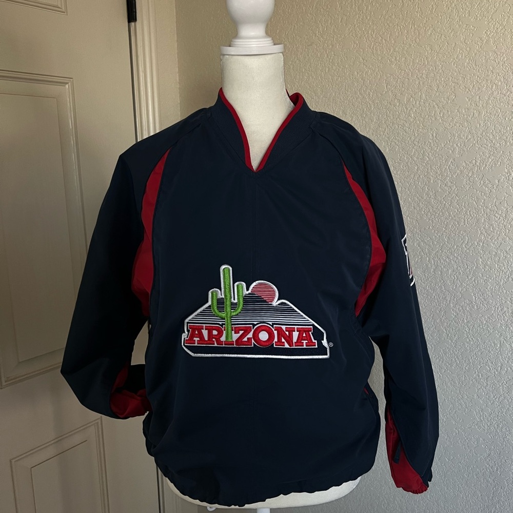 LIKE NEW Collegiate U of A size medium boys lined pullover.